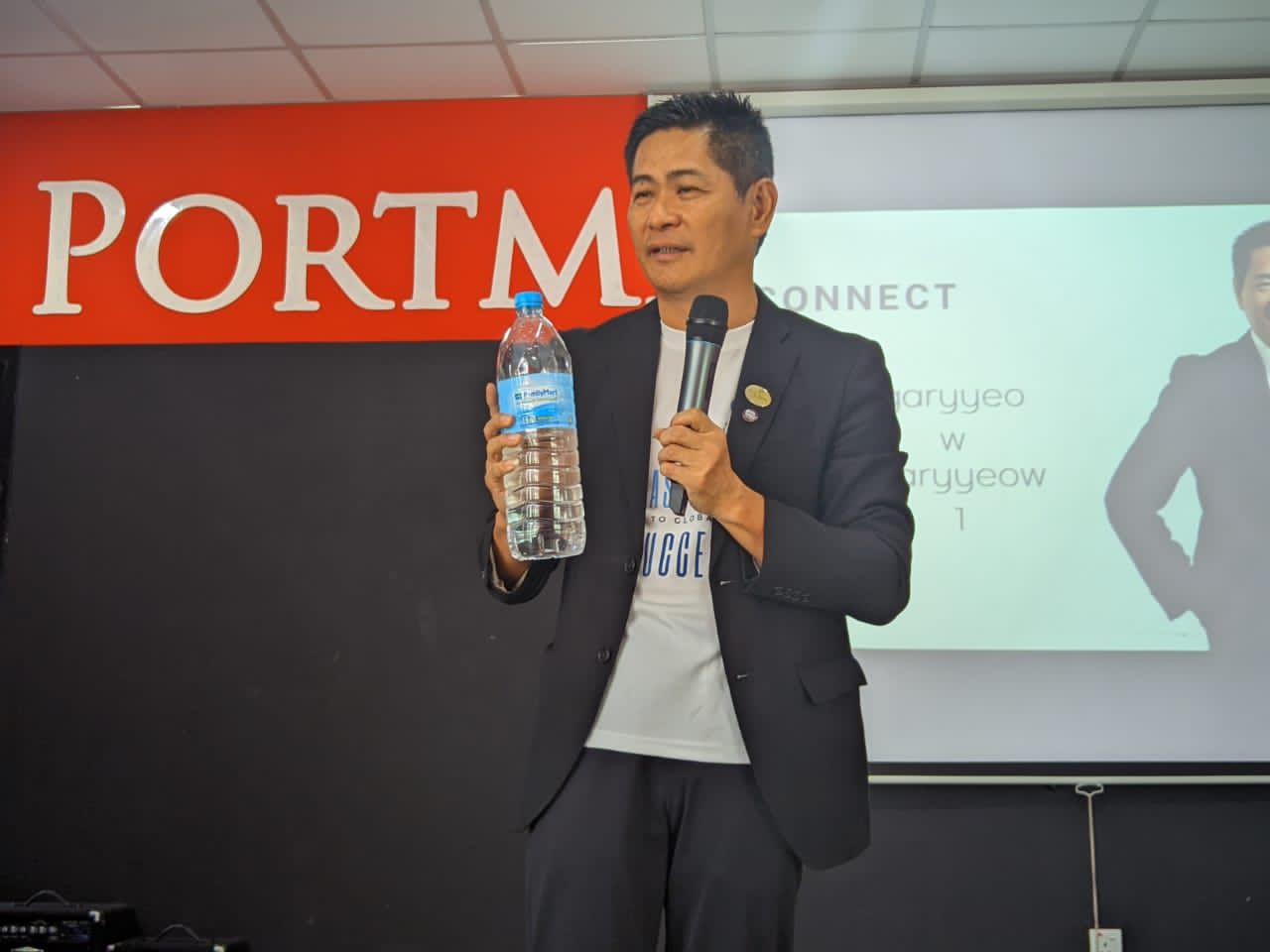 Gary Yeow speaking at a business event